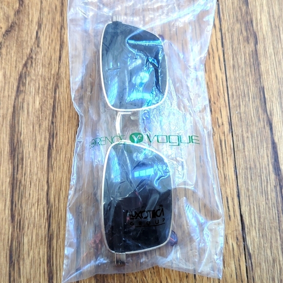 Vintage Vogue Florence Sunglasses Made in Italy Gold Frame VO3129-S - Picture 8 of 8